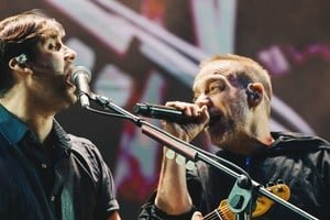 Los Fabulosos Cadillacs durante su presentación en la Estación Belgrano de Santa Fe