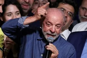 Luiz Inácio Lula da Silva durante su discurso de victoria en San Pablo