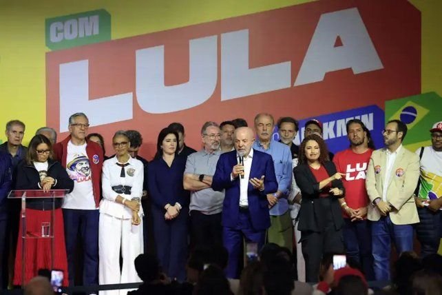 Luiz Inácio Lula da Silva en un hotel de San Pablo tras el anuncio del balotaje
