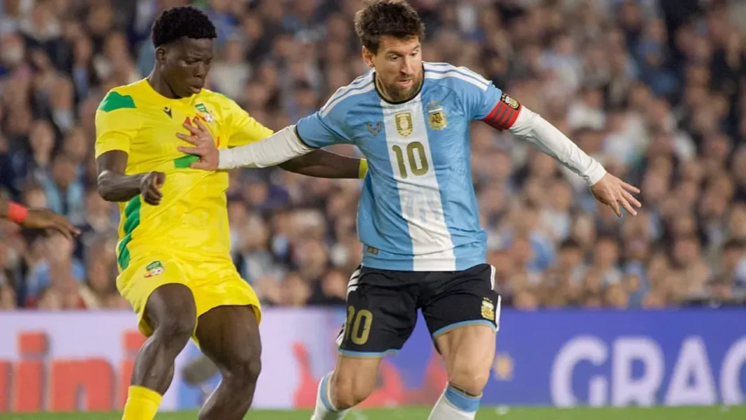 Lionel Messi durante su partido despedida con la selección argentina en el Estadio Monumental