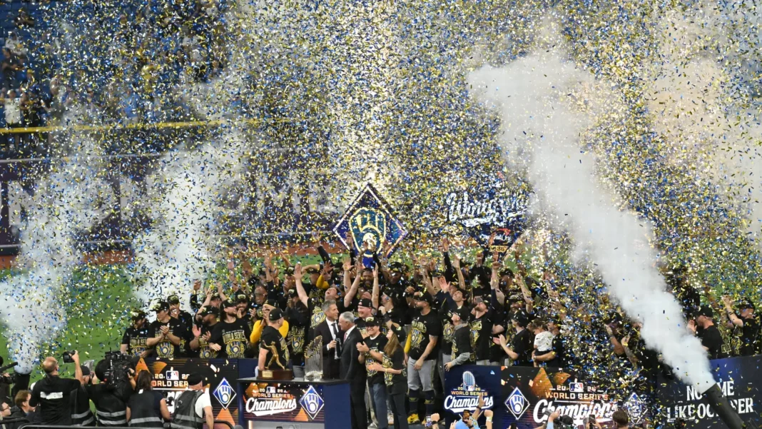 Jugadores de Milwaukee Brewers celebran la obtención de la Serie Mundial 2026 en el Tropicana Field