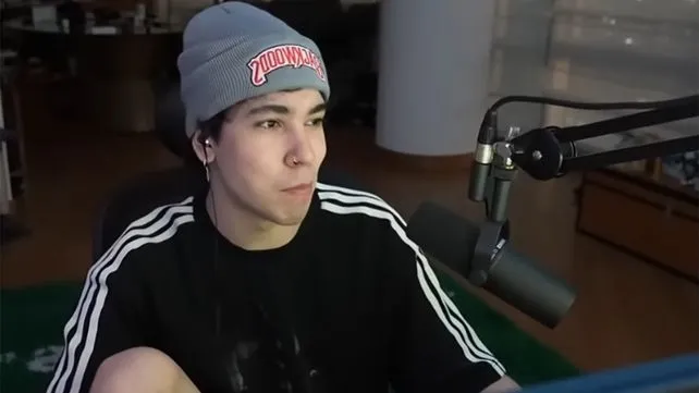 Streamer Komanche durante una transmisión en vivo
