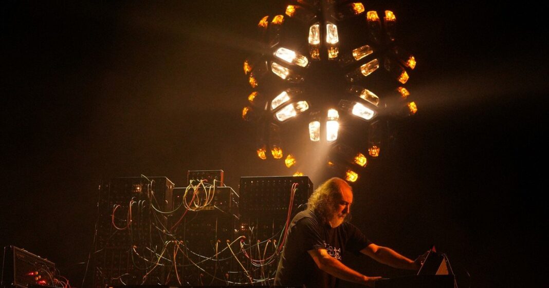 Presentación de Klauss en la apertura de MUTEK.AR en el Teatro San Martín