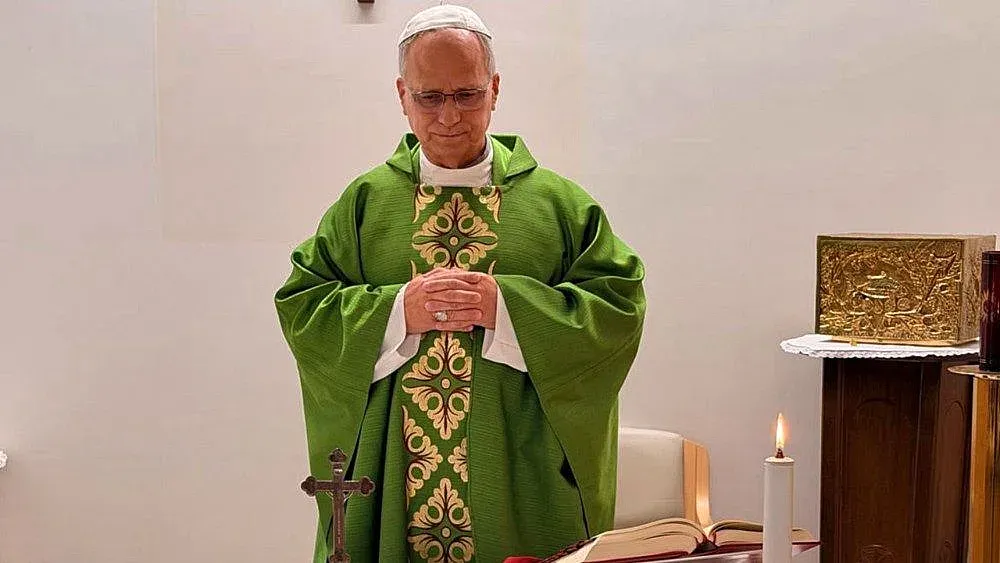 El papa León XIV sale del Policlínico Gemelli de Roma tras recibir el alta médica