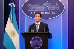 Adrián Ravier durante su rueda de prensa número 15 en Casa Rosada