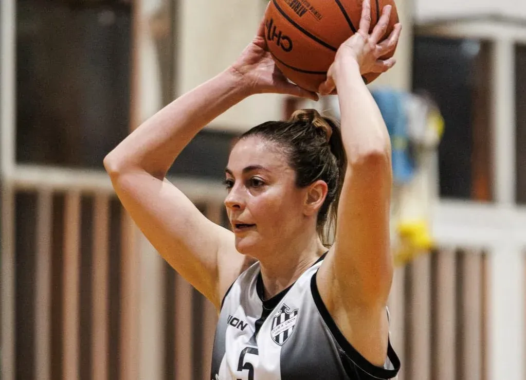 Partido de básquetbol femenino de la Copa Centenario