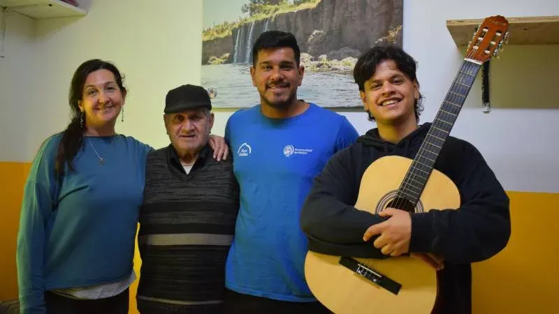Ricardo Almada en el Centro Cuidar Ayacucho de Rosario
