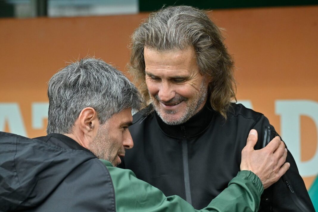 Rubén Insua, entrenador de San Lorenzo, durante el partido ante Defensa y Justicia