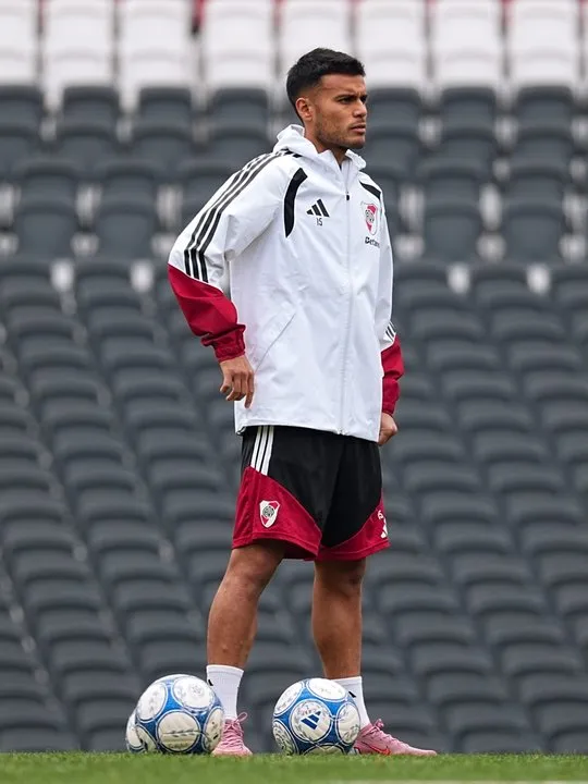 Fausto Vera durante un partido de River Plate