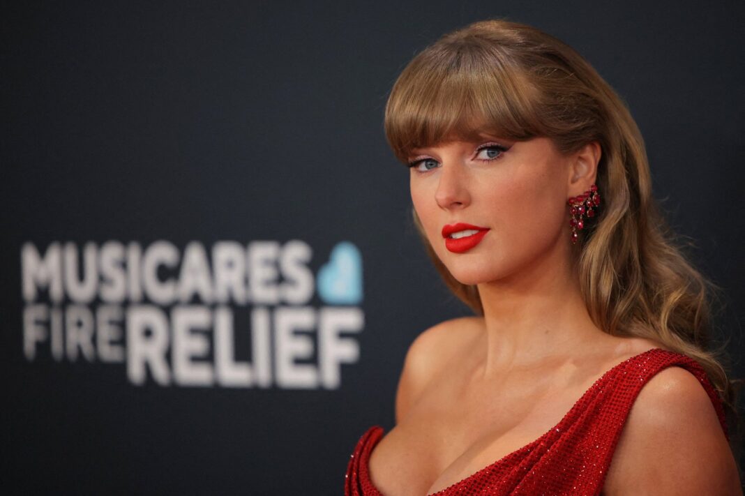 Taylor Swift durante una presentación en vivo