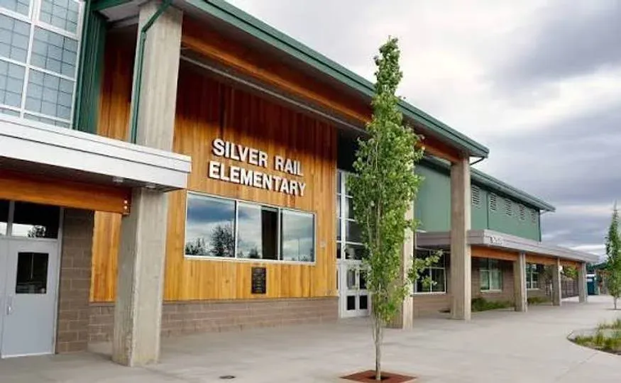 Imagen de la Escuela Primaria Silver Rail en Bend, Oregon, tras el tiroteo