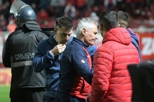 Leonardo Madelón, entrenador de Unión, durante el partido ante Defensa y Justicia