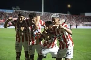 Jugadores de Unión celebrando un gol